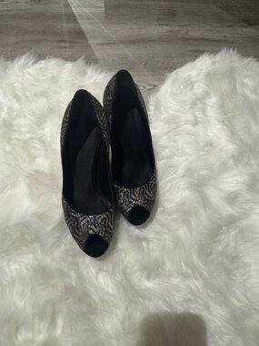 Black Peep-Toe Heels with Gold Wave Embellishment